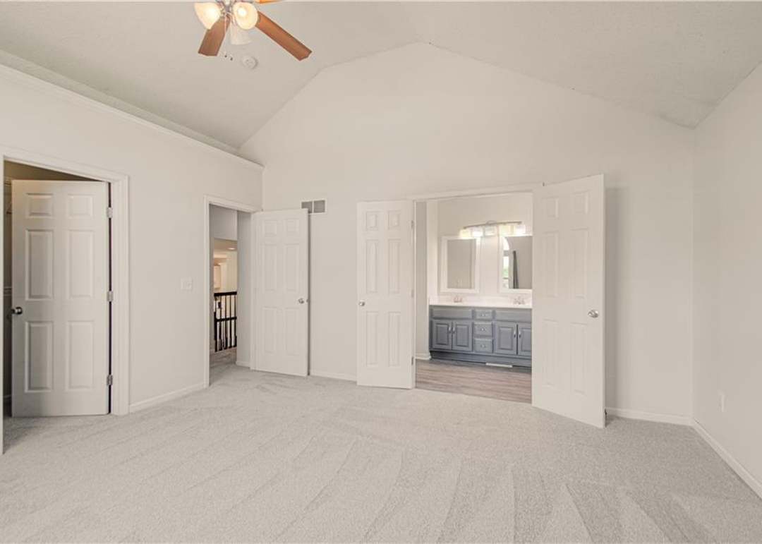 808 Silver Lake Circle — photo 4