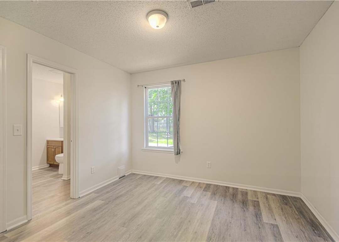 808 Silver Lake Circle — photo 32