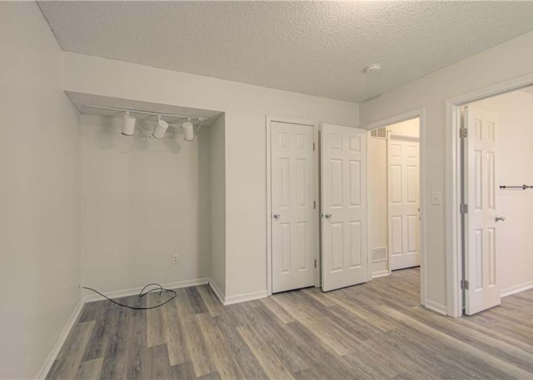 808 Silver Lake Circle — photo 33