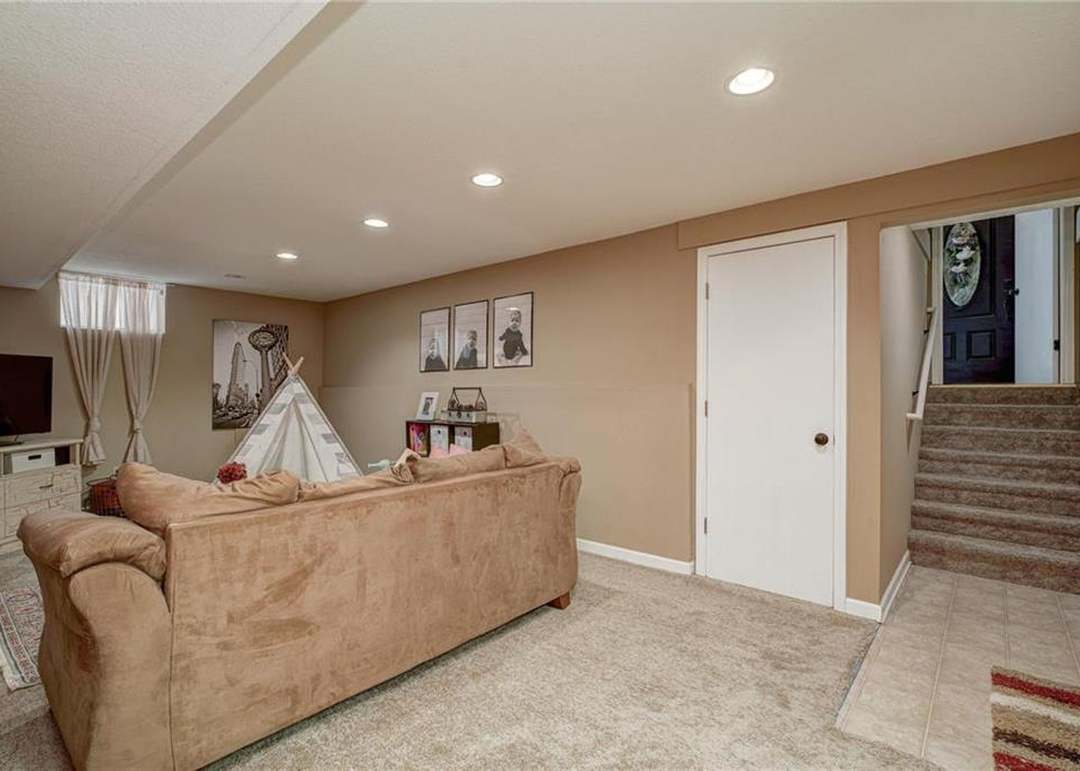 8007 PARK Street — photo 31