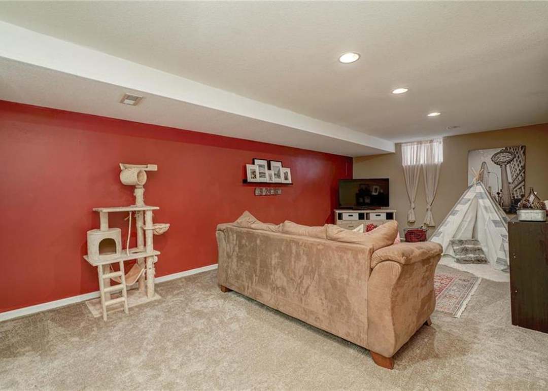 8007 PARK Street — photo 32