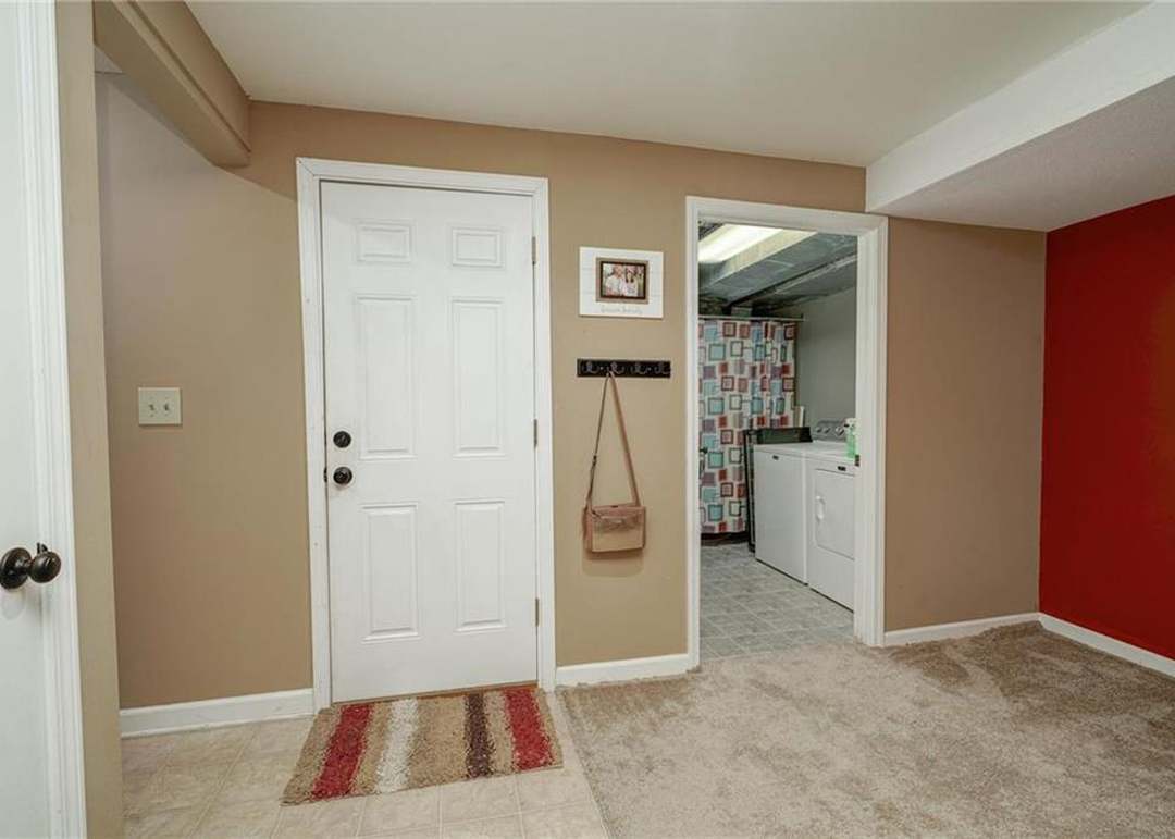 8007 PARK Street — photo 33
