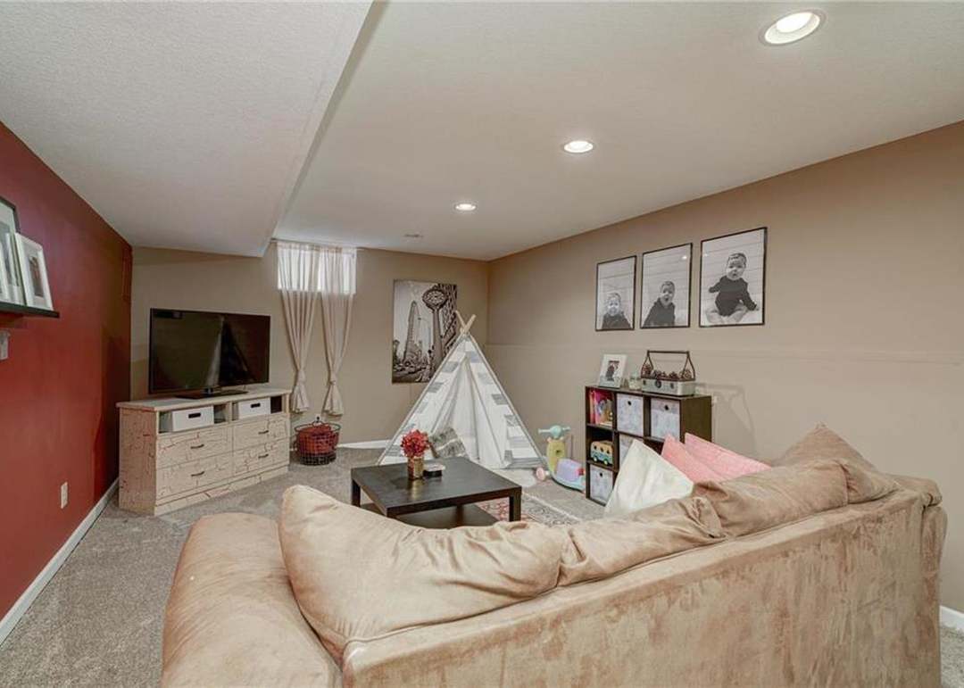 8007 PARK Street — photo 34
