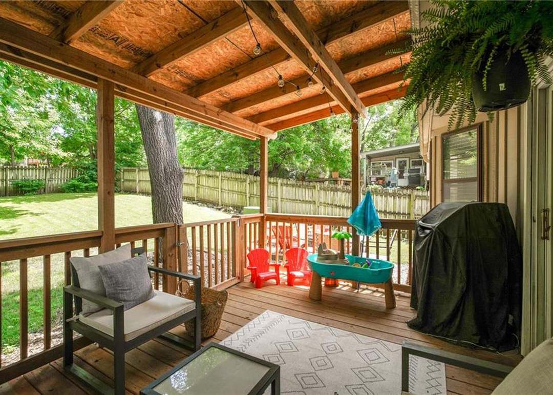 8007 PARK Street — photo 37