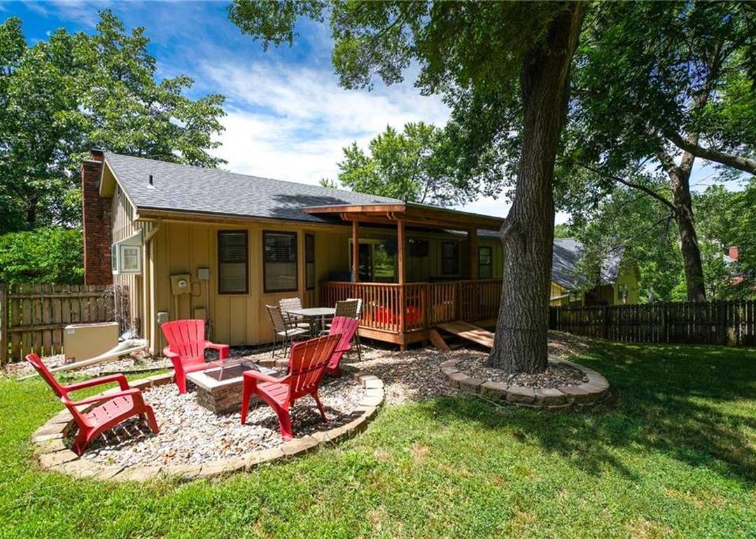 8007 PARK Street — photo 39