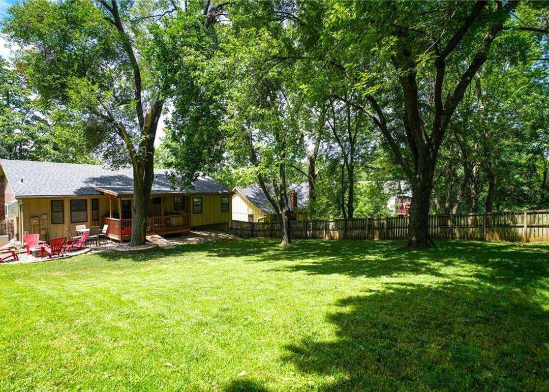 8007 PARK Street — photo 40