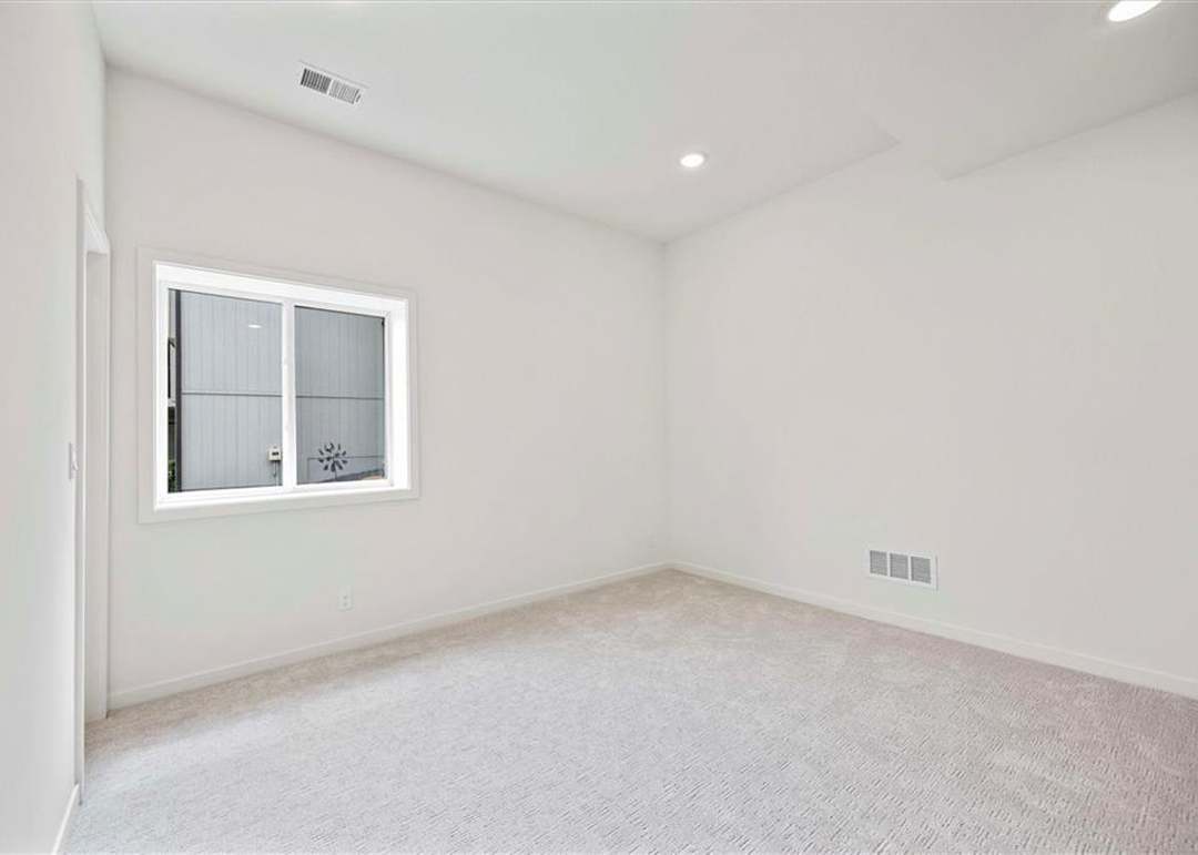 1319 Granton Lane — photo 3