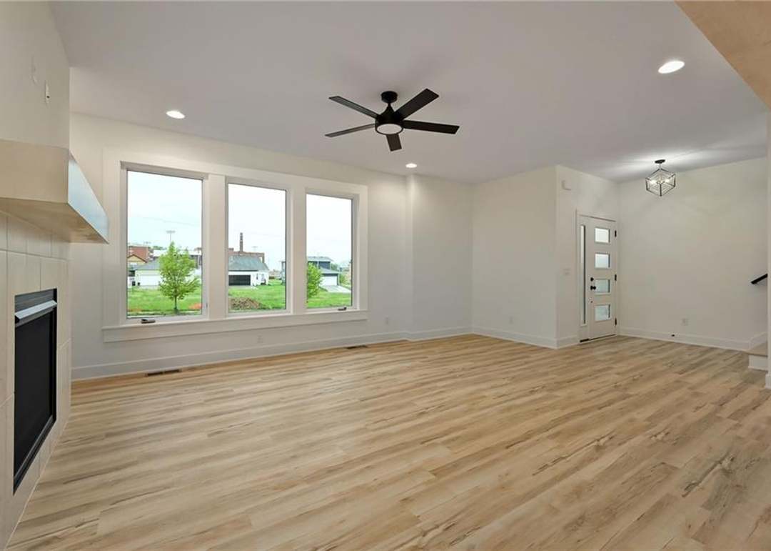 2111 Brooklyn Avenue — photo 9