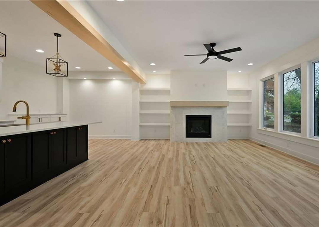 2111 Brooklyn Avenue — photo 10