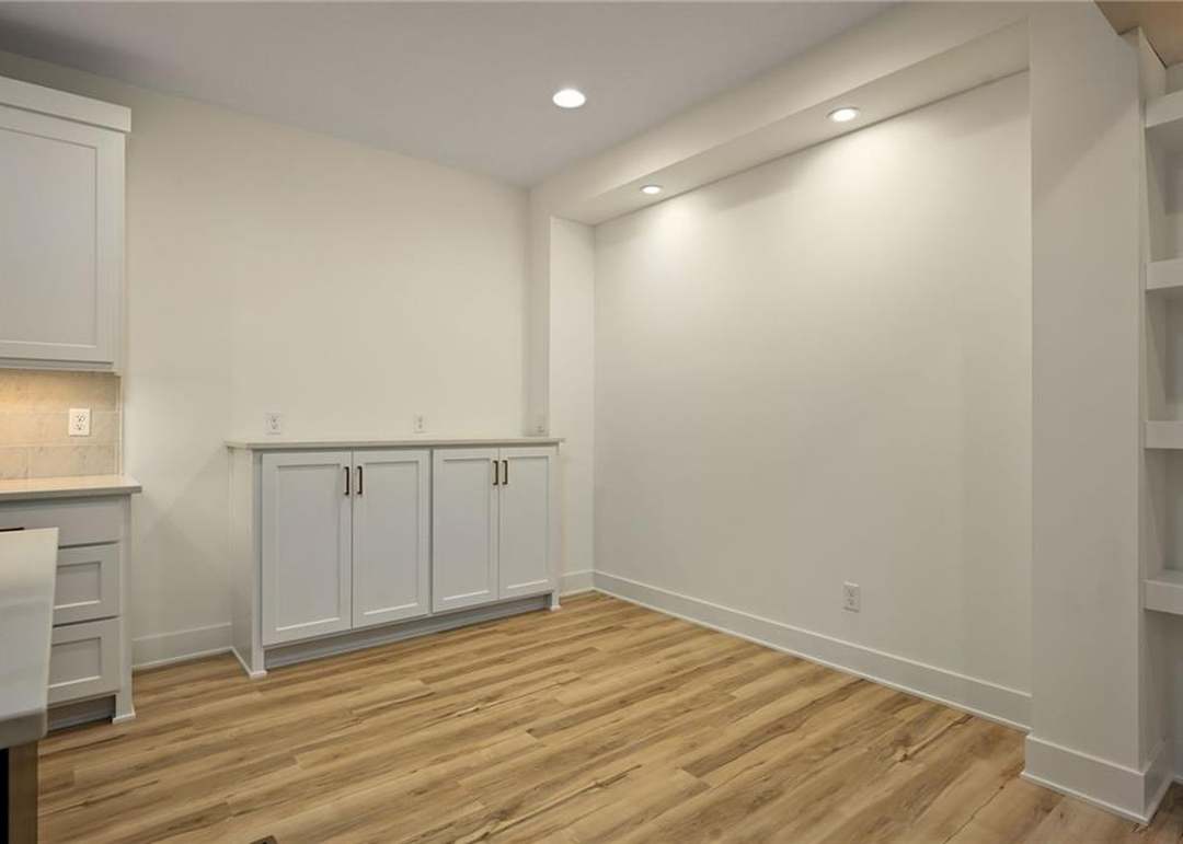2111 Brooklyn Avenue — photo 11