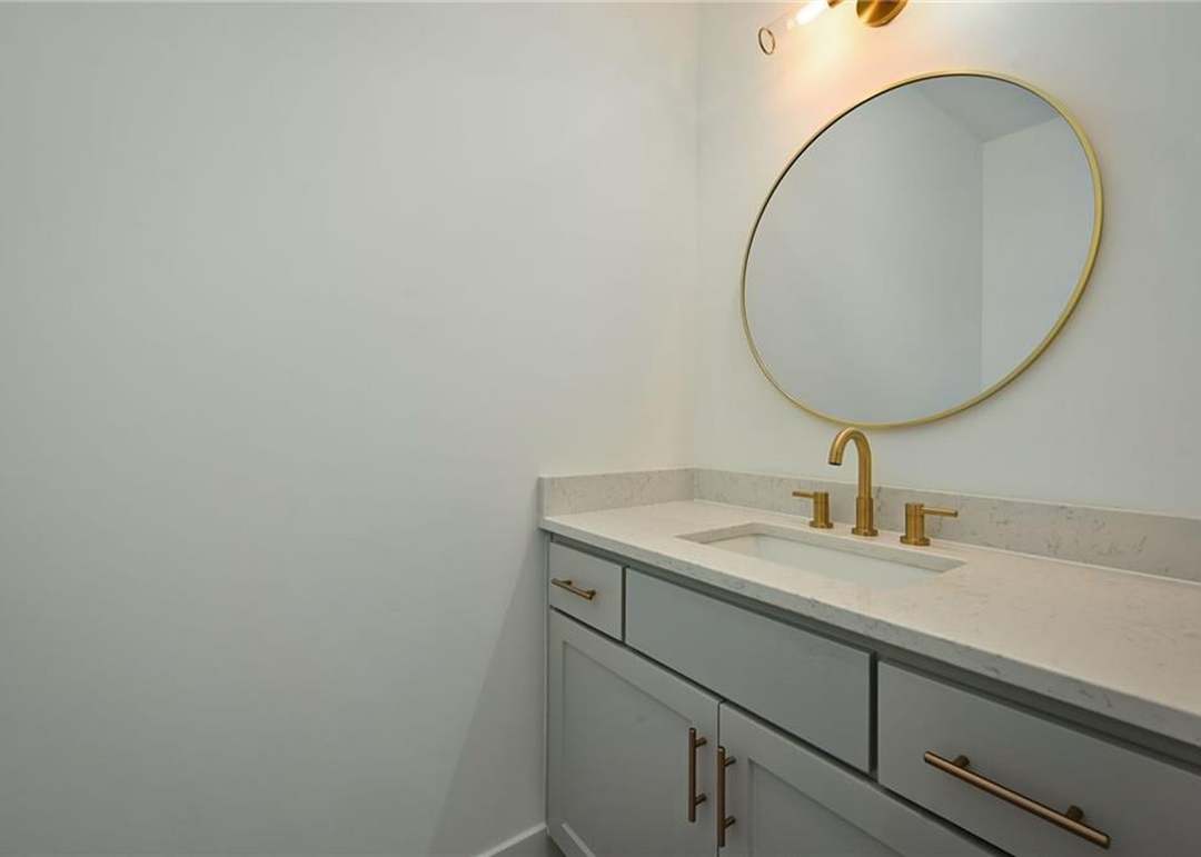 2111 Brooklyn Avenue — photo 15
