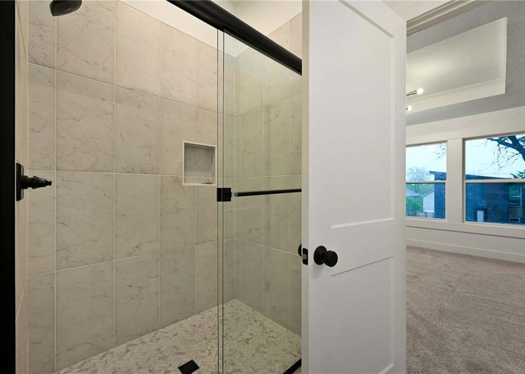 2111 Brooklyn Avenue — photo 19