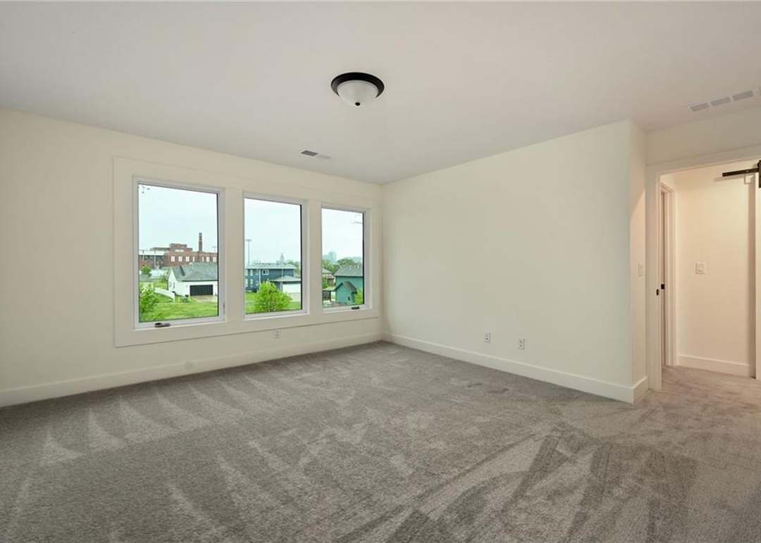 2111 Brooklyn Avenue — photo 23