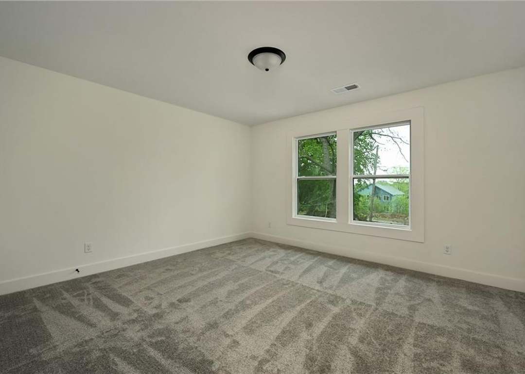2111 Brooklyn Avenue — photo 24