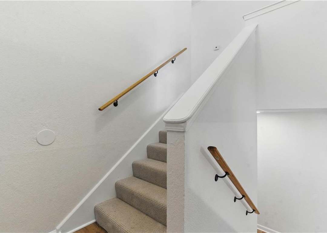 2104 E Taylor Drive — photo 10