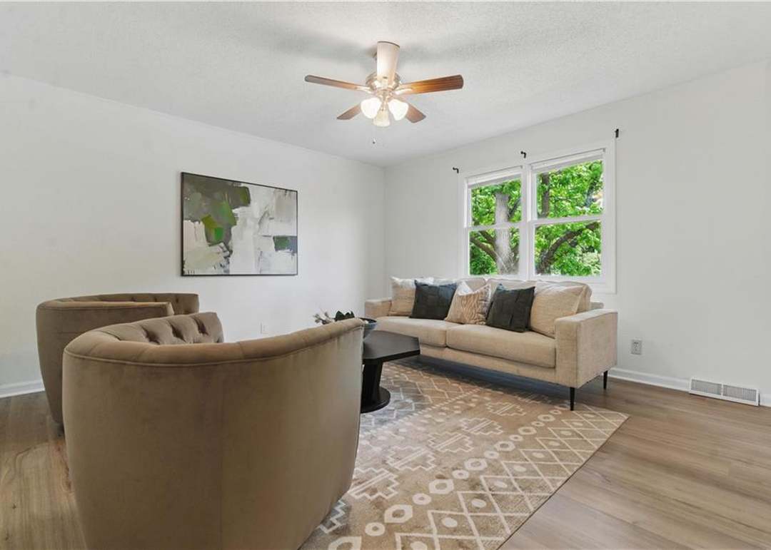 2104 E Taylor Drive — photo 12