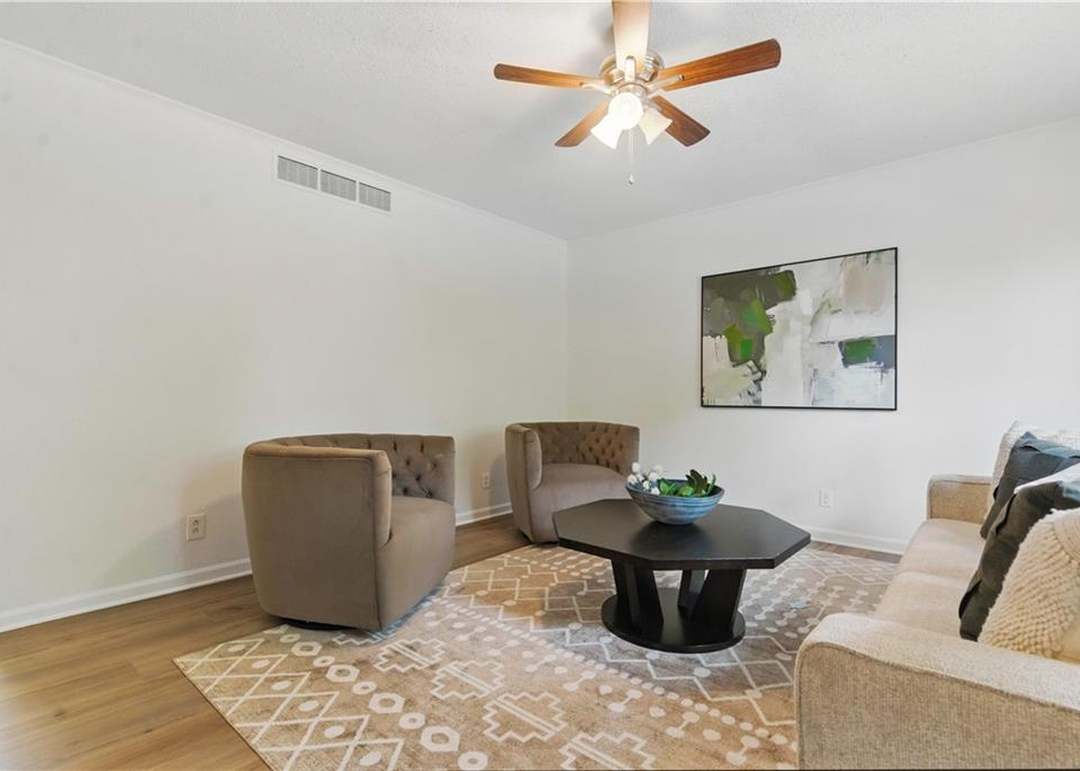 2104 E Taylor Drive — photo 13