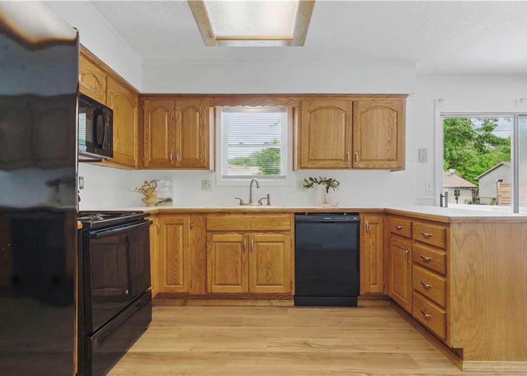 2104 E Taylor Drive — photo 16