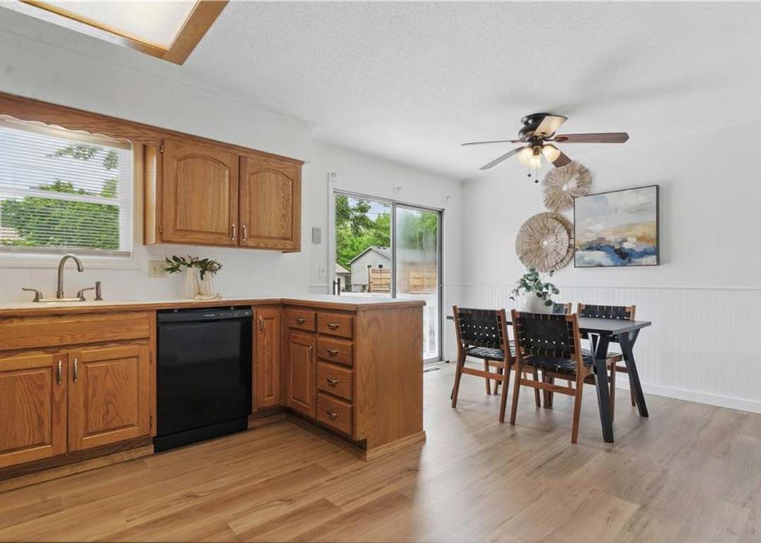 2104 E Taylor Drive — photo 17