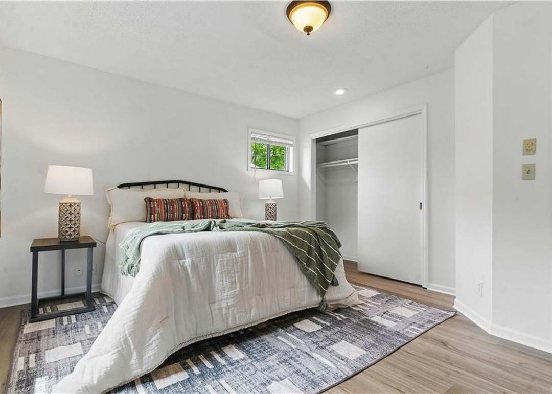 2104 E Taylor Drive — photo 23
