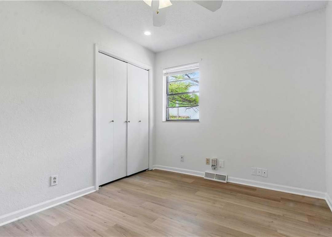 2104 E Taylor Drive — photo 25