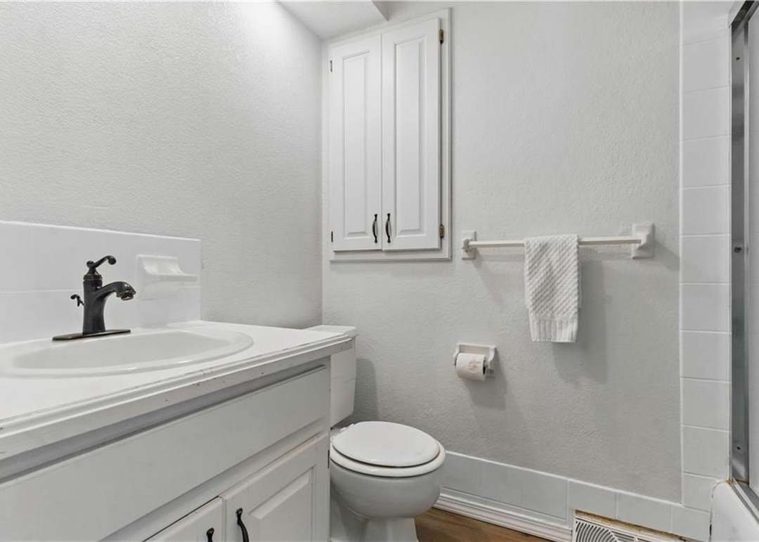 2104 E Taylor Drive — photo 26