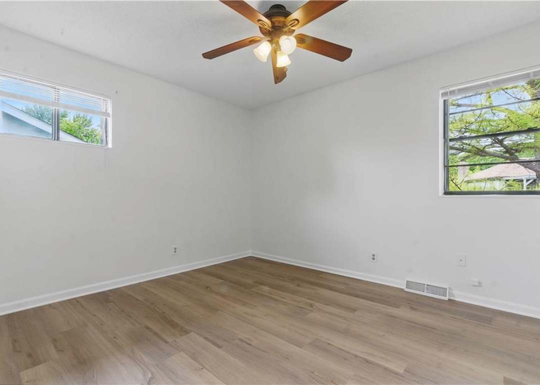 2104 E Taylor Drive — photo 27