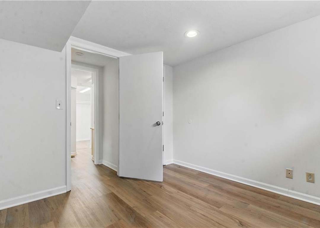 2104 E Taylor Drive — photo 32