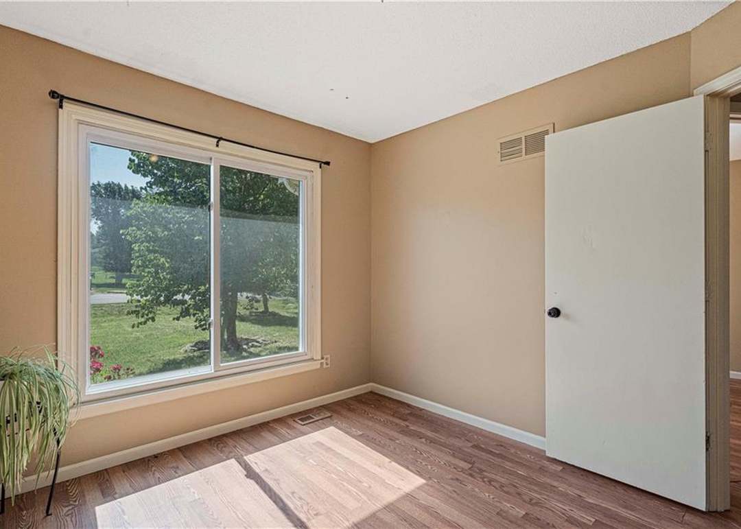 16204 Hight Avenue — photo 2