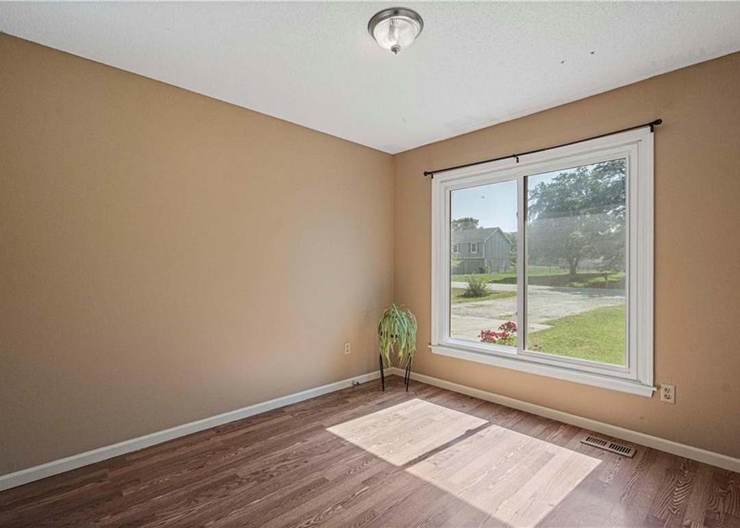 16204 Hight Avenue — photo 13