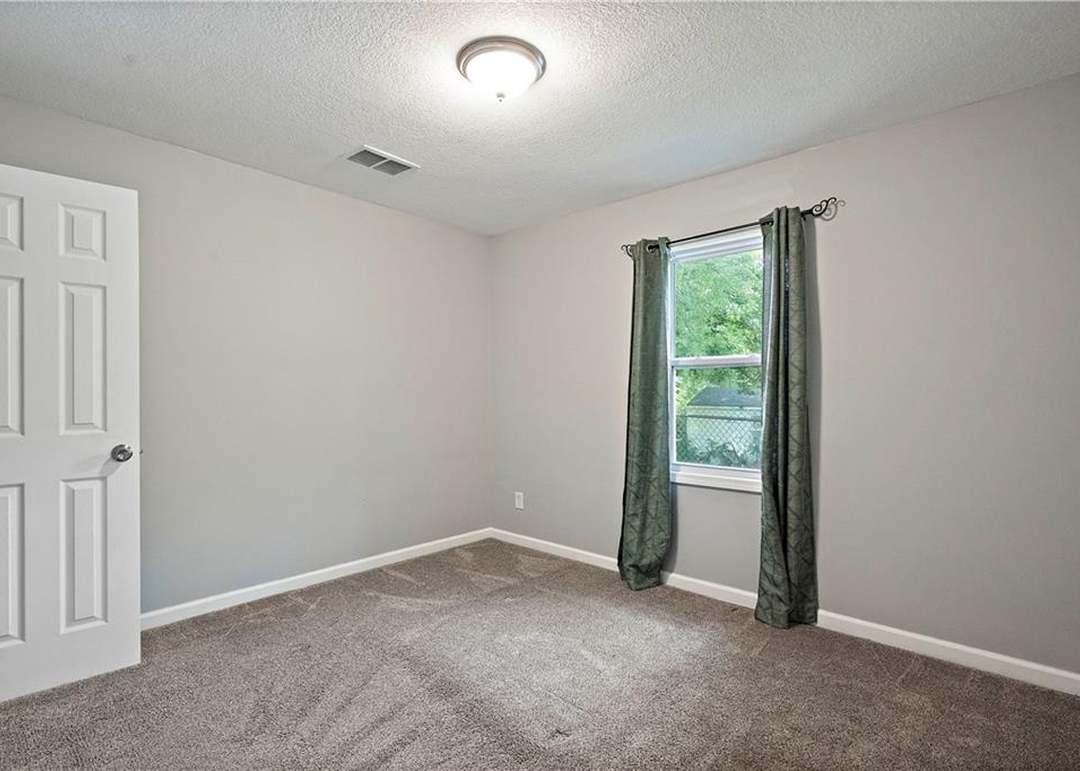 6021 Corona Avenue — photo 6
