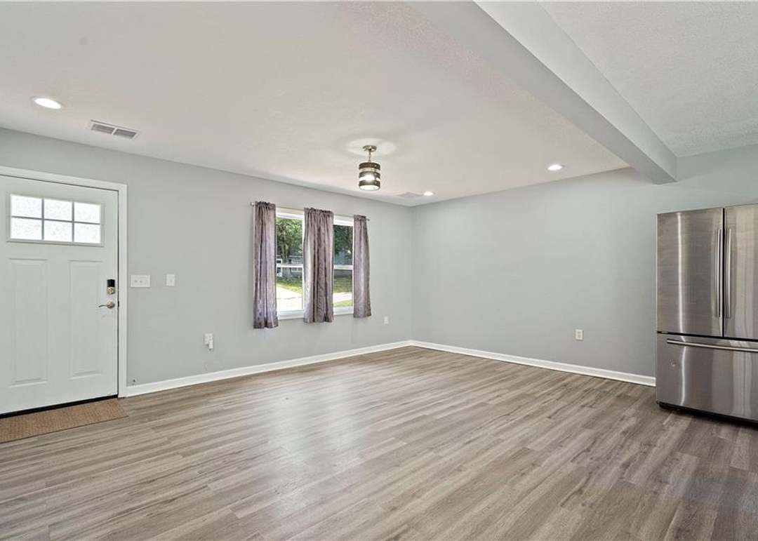 6021 Corona Avenue — photo 8
