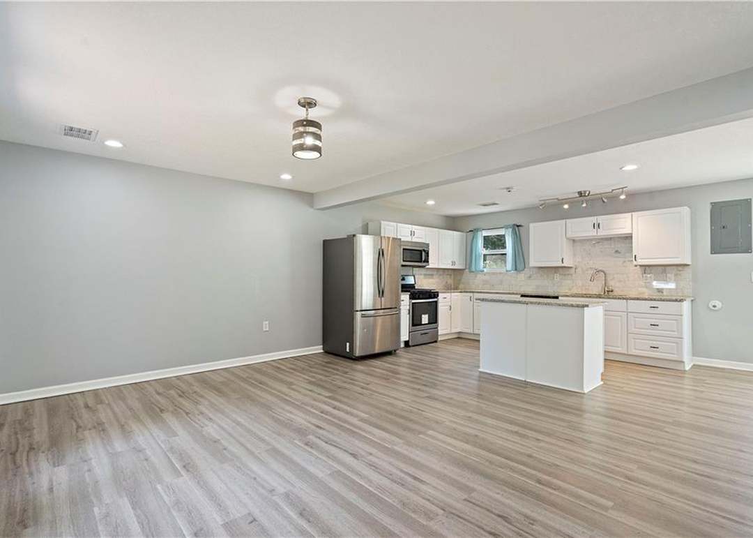 6021 Corona Avenue — photo 9