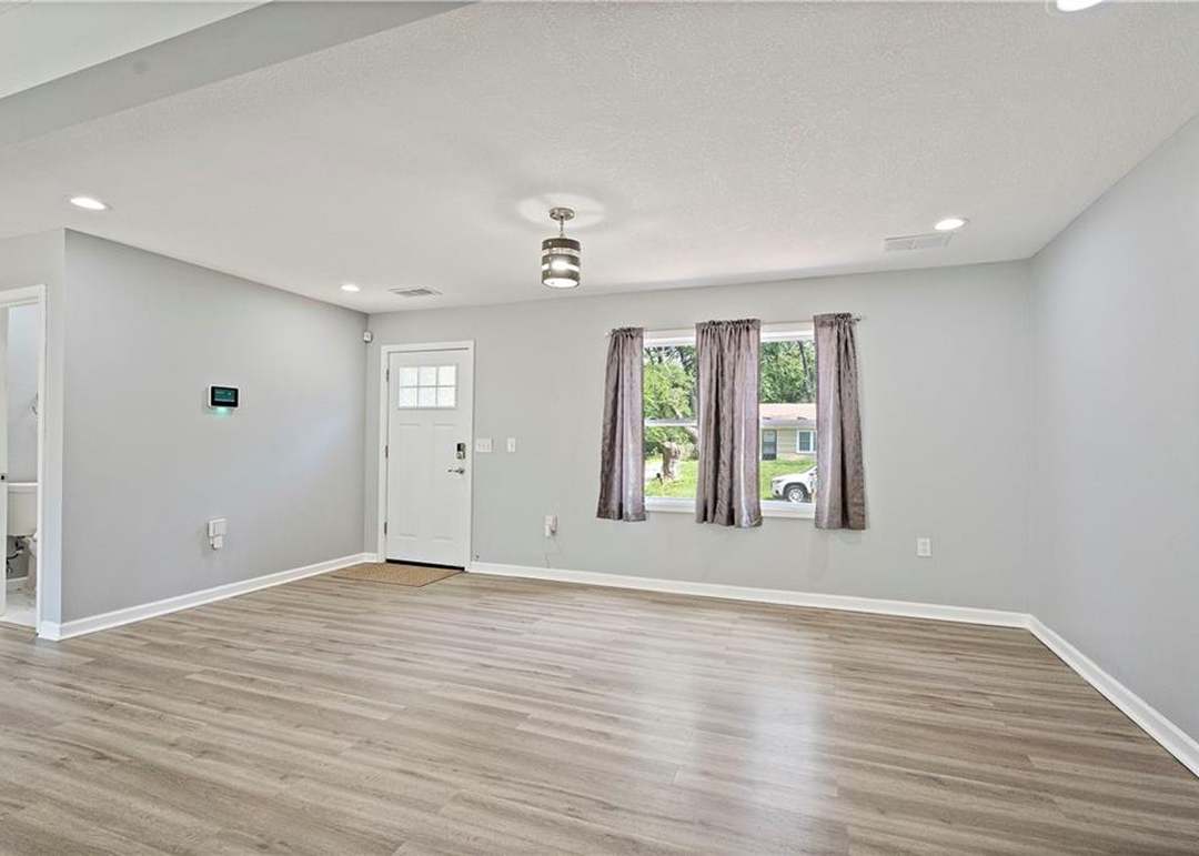 6021 Corona Avenue — photo 12