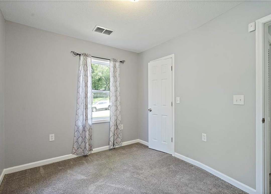 6021 Corona Avenue — photo 15