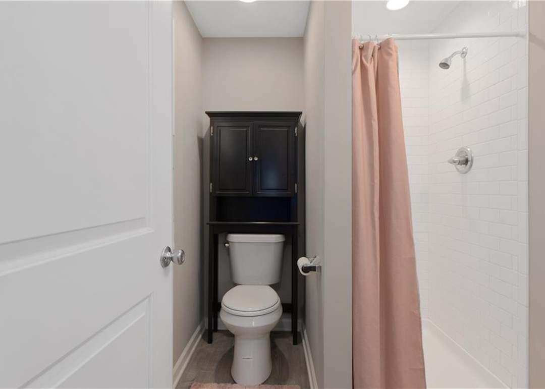 1220 NE 45th Place — photo 3