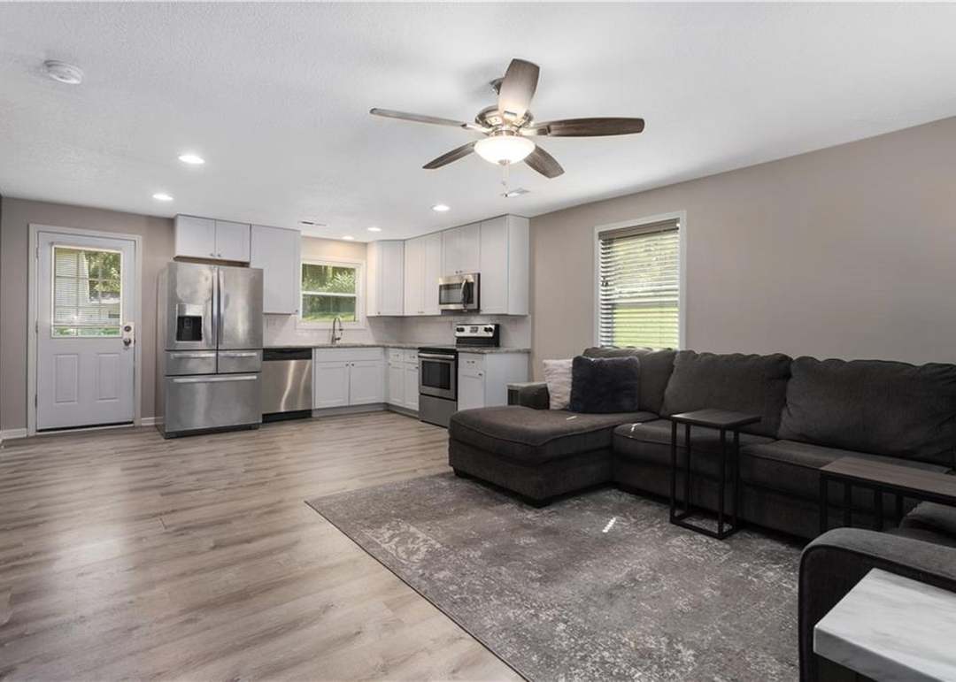 1220 NE 45th Place — photo 10
