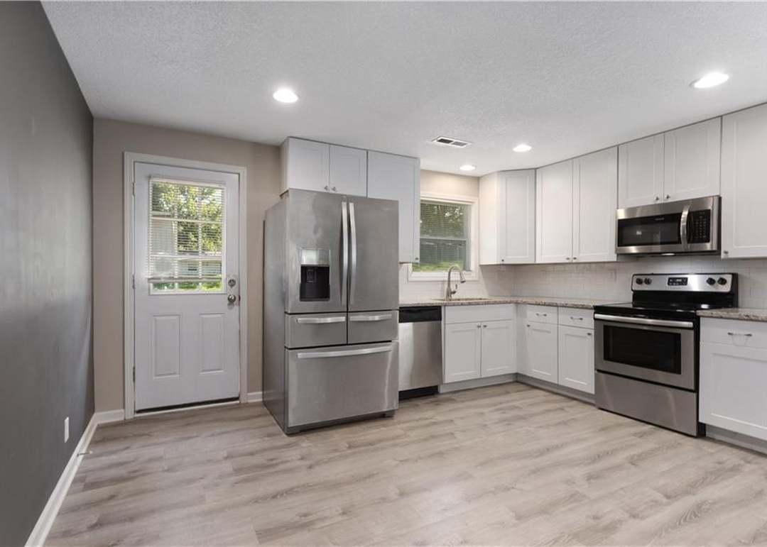 1220 NE 45th Place — photo 11
