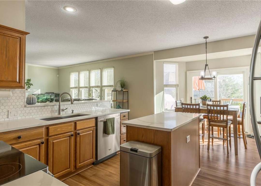9304 N KENWOOD Avenue — photo 4