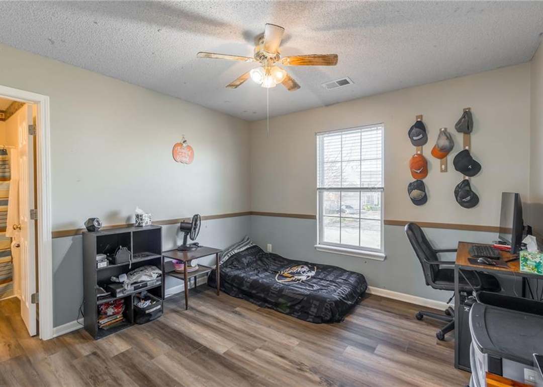 9304 N KENWOOD Avenue — photo 5