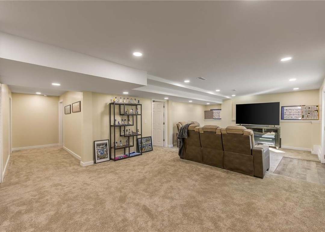 9304 N KENWOOD Avenue — photo 38
