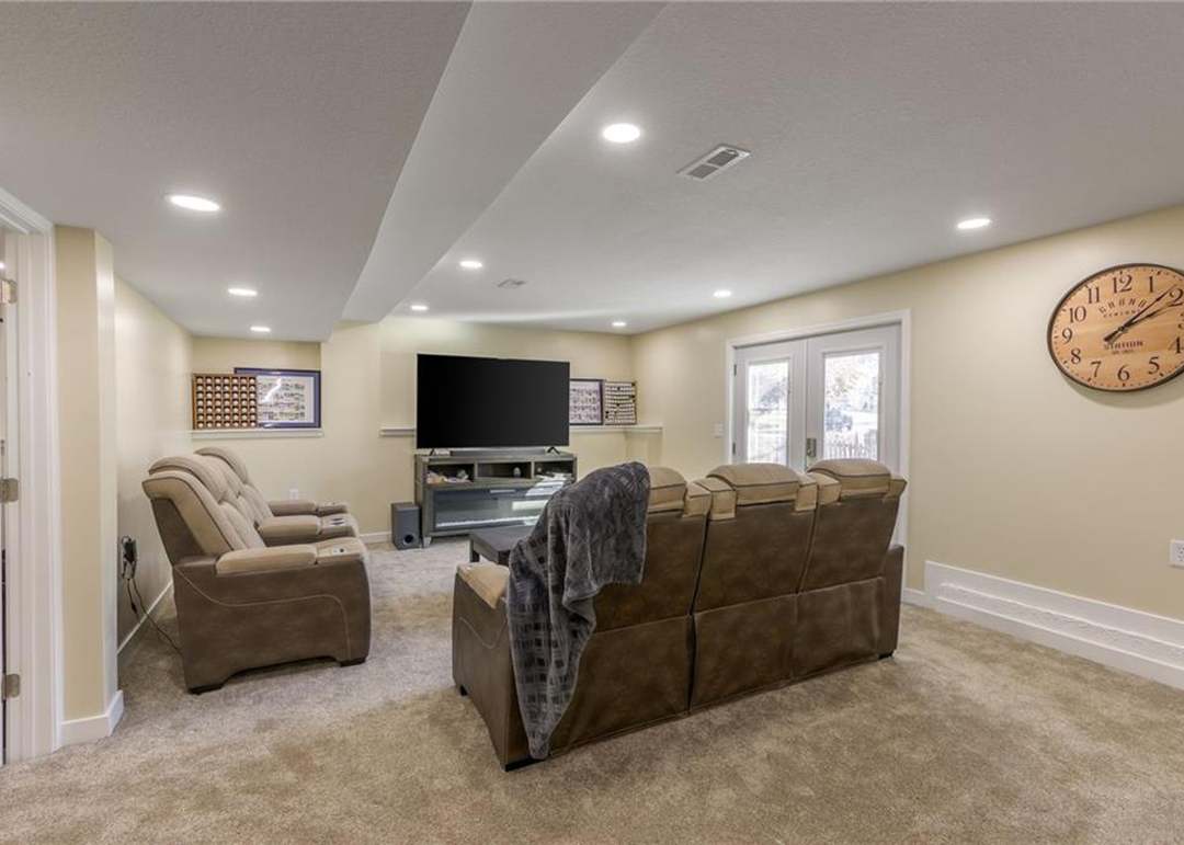 9304 N KENWOOD Avenue — photo 39