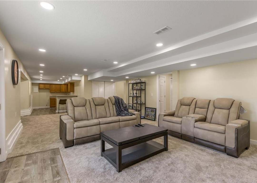9304 N KENWOOD Avenue — photo 40