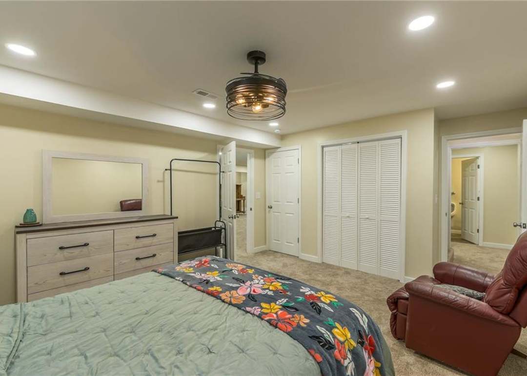 9304 N KENWOOD Avenue — photo 43