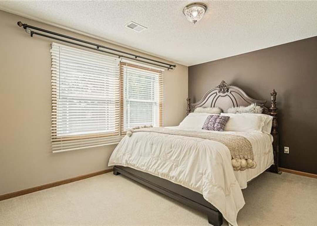 7912 W 140th Street — photo 32