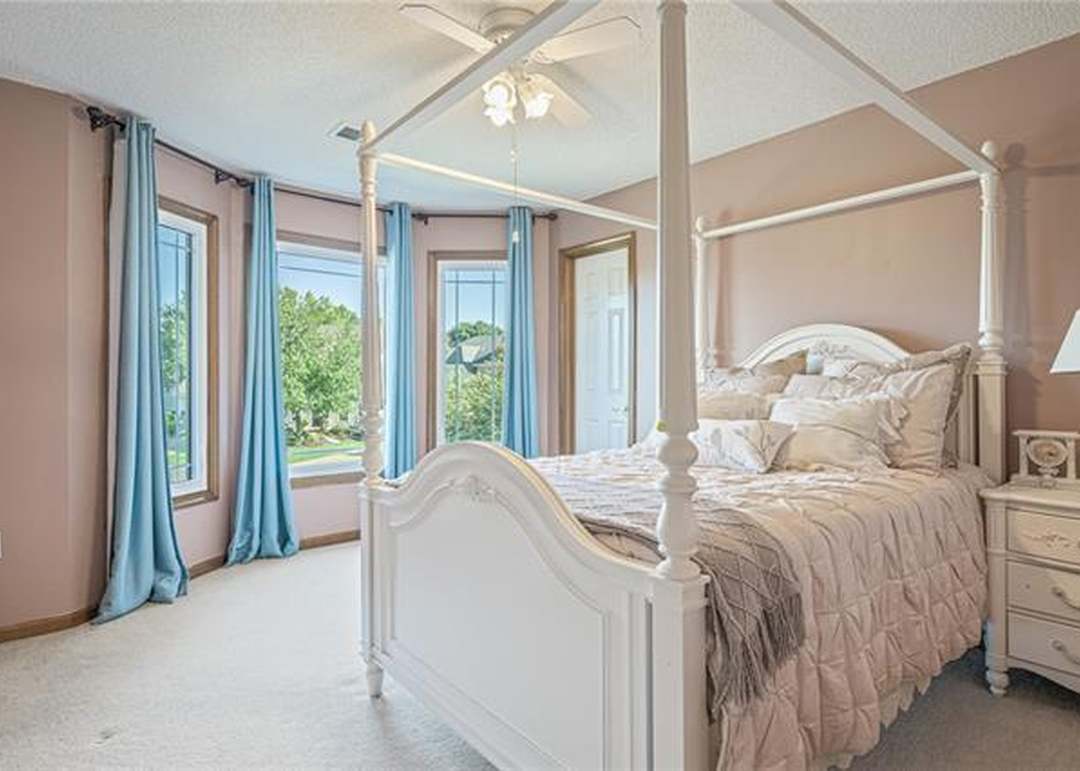 7912 W 140th Street — photo 34