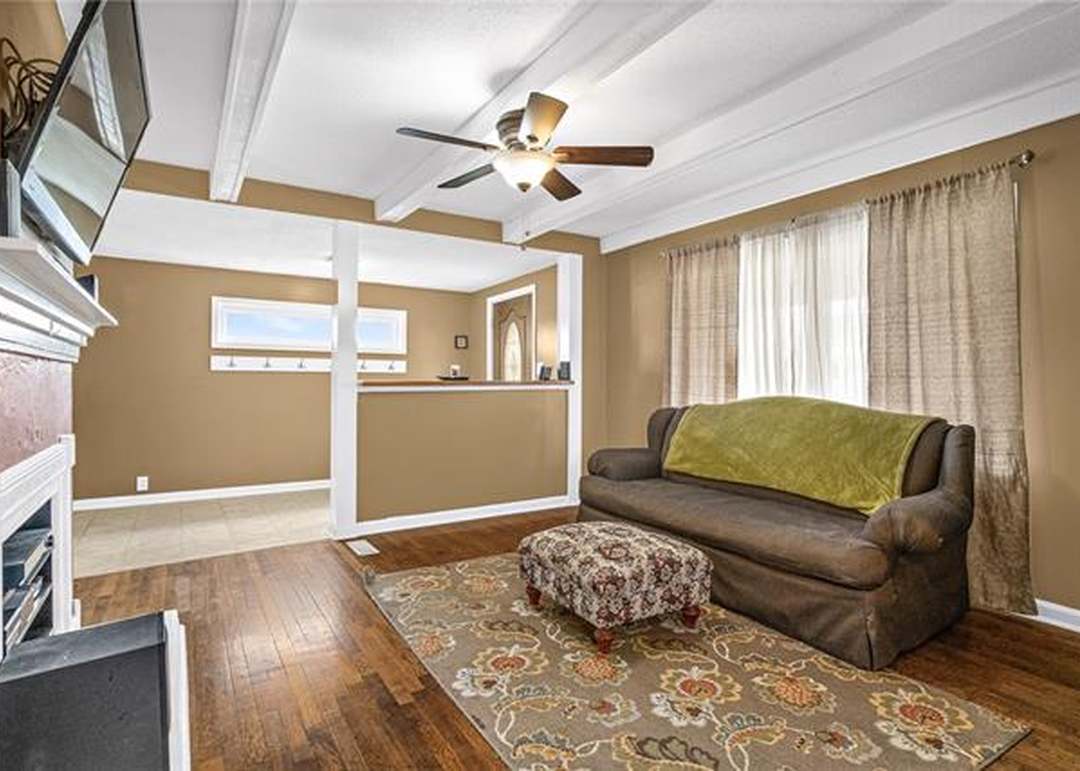 312 E Nichols Street — photo 2