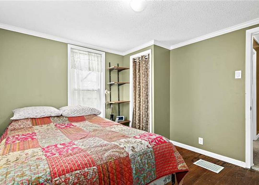 312 E Nichols Street — photo 4