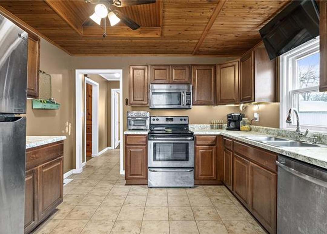312 E Nichols Street — photo 8