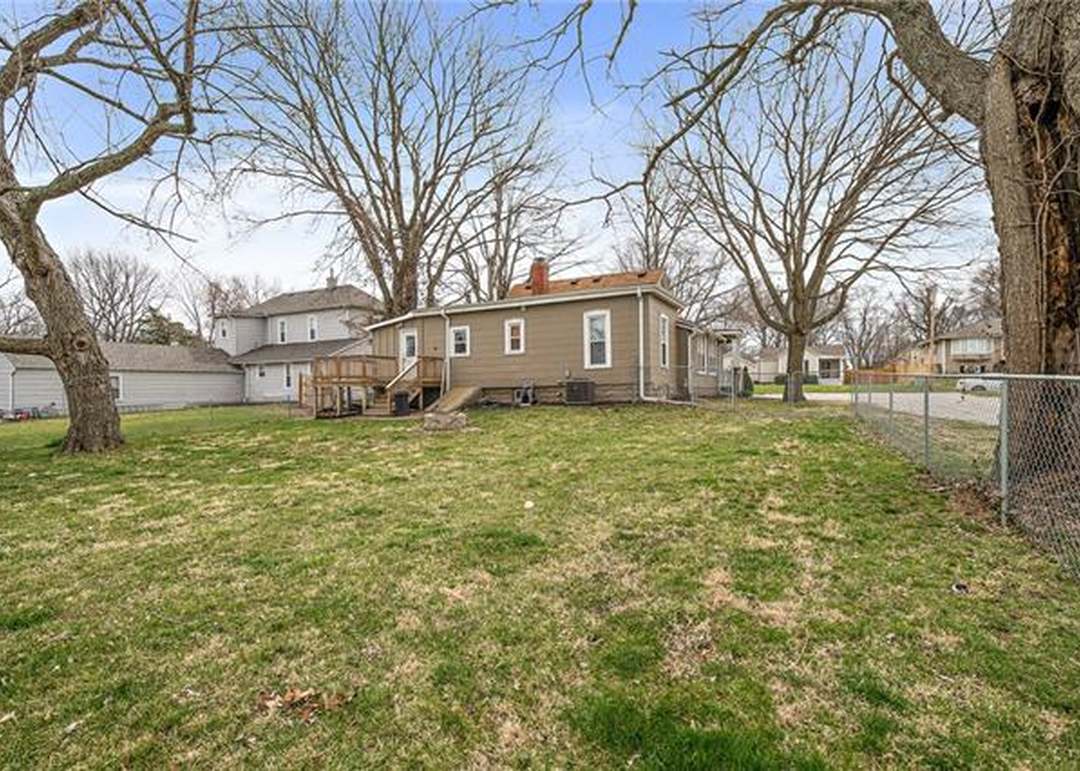 312 E Nichols Street — photo 11
